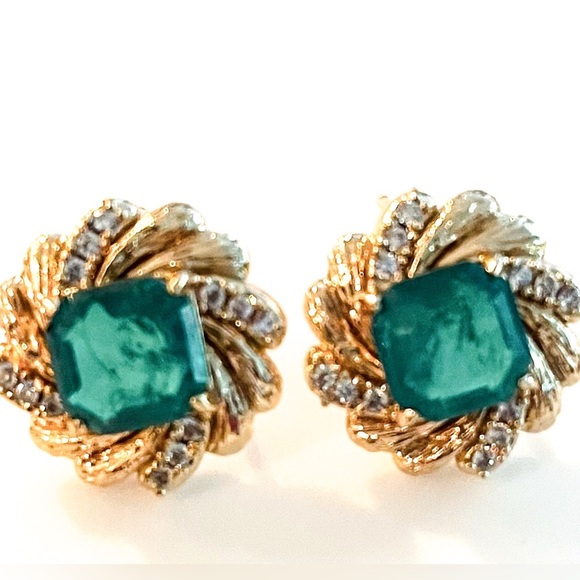 Jewelry - 🌹🆕 Vintage Gold Plated Emerald Stud Earrings Christmas gift